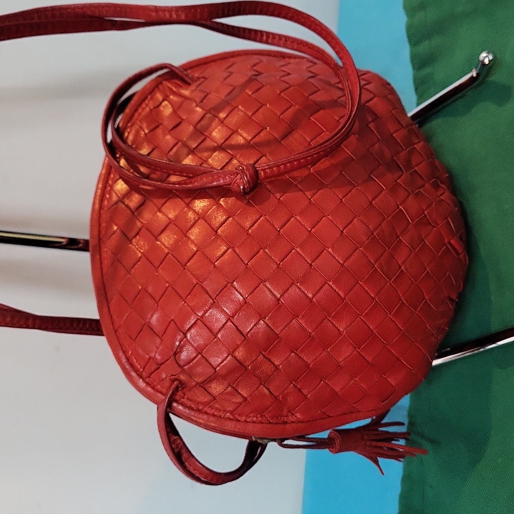 Bottega Veneta Red intrecciato Leather Bag - Picture 2 of 13